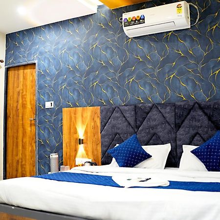 Hotel Mahalok Palace اوجاين المظهر الخارجي الصورة