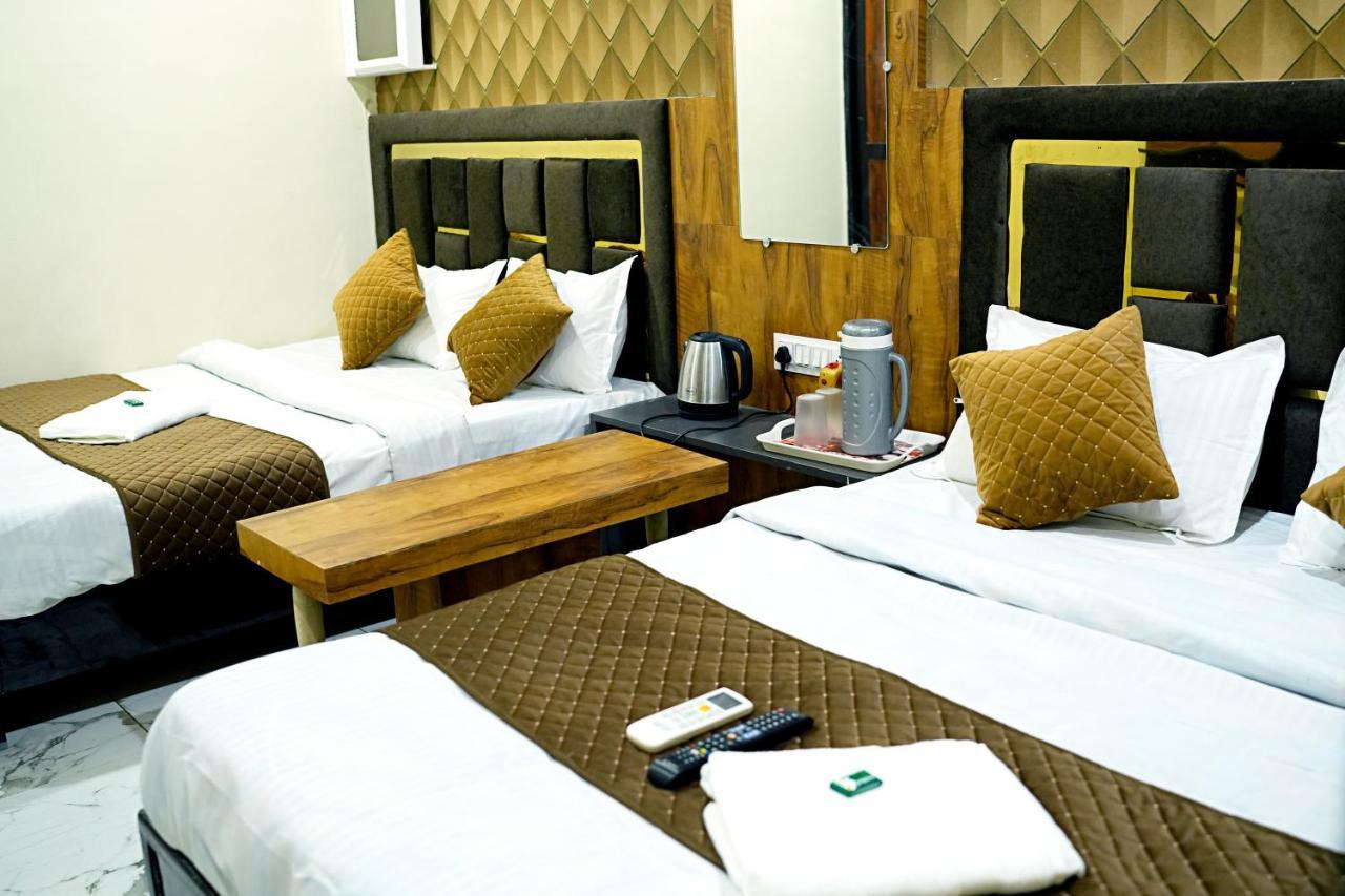 Hotel Mahalok Palace اوجاين المظهر الخارجي الصورة