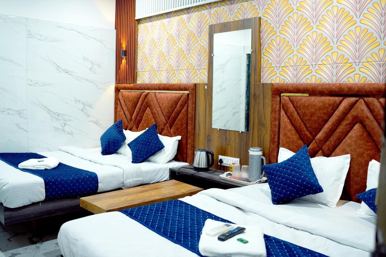 Hotel Mahalok Palace اوجاين المظهر الخارجي الصورة