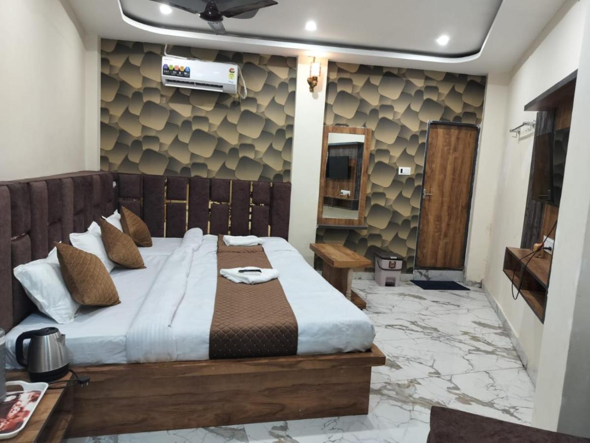 Hotel Mahalok Palace اوجاين المظهر الخارجي الصورة